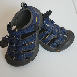 EUC Toddler 8  Keen Waterproof Newport